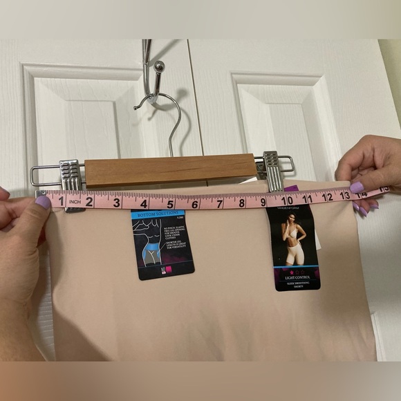 Maidenform 2X Slip Shorts - Picture 9 of 9